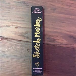 Too faced sketch marker eyeliner black